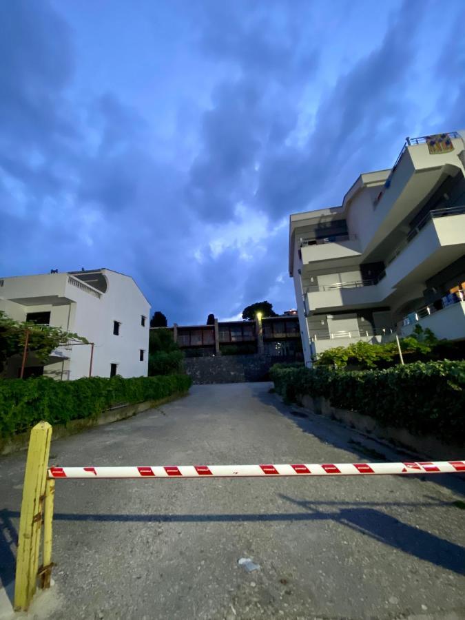 Mala Plaza Apartments 乌尔齐尼 外观 照片