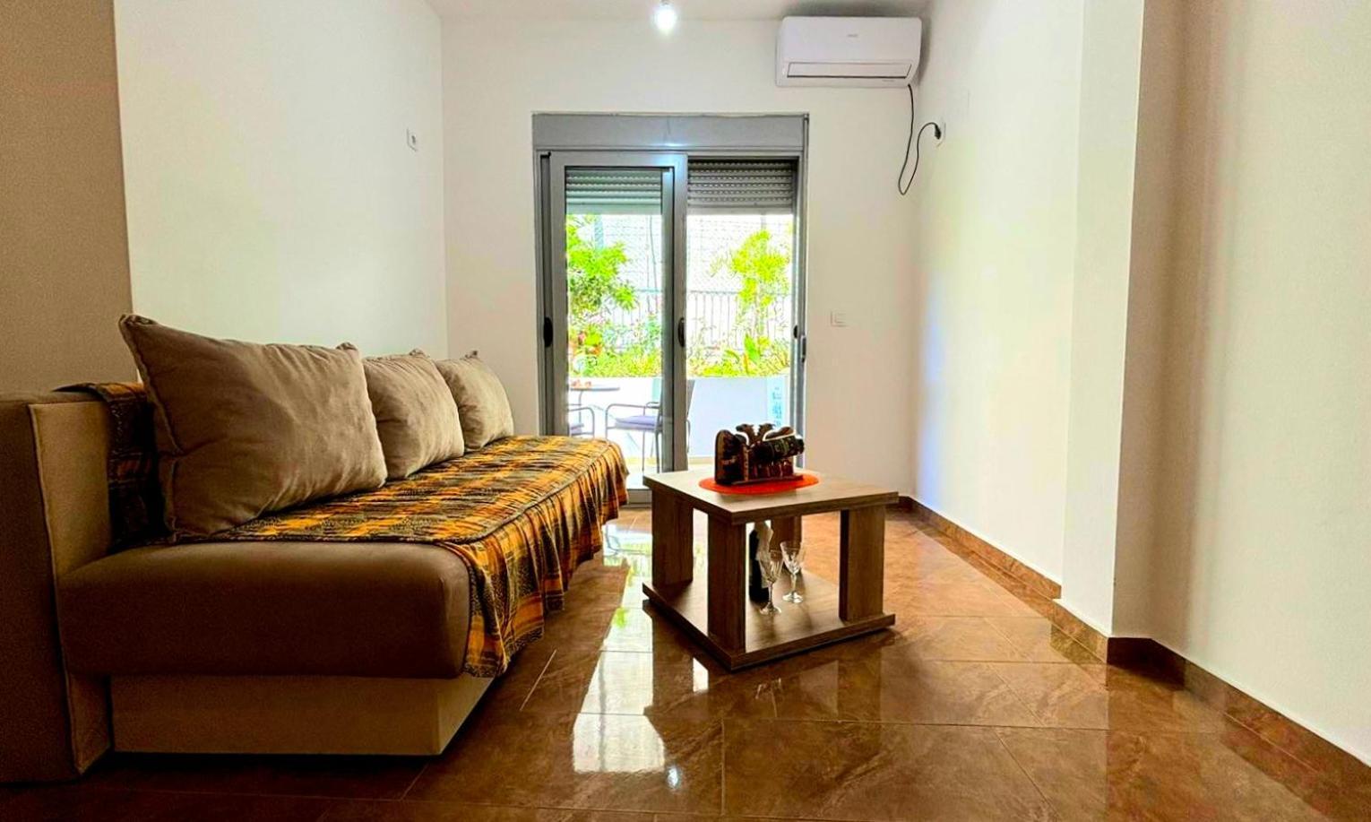 Mala Plaza Apartments 乌尔齐尼 外观 照片